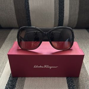 🔥 Salvatore Ferragamo Sunglasses for Women 🔥